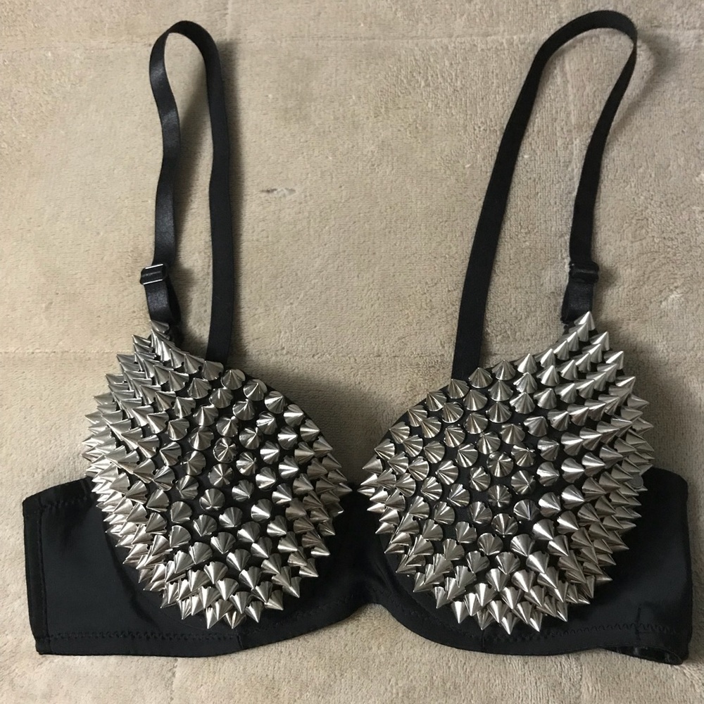 Oh yes bra w extra hardware